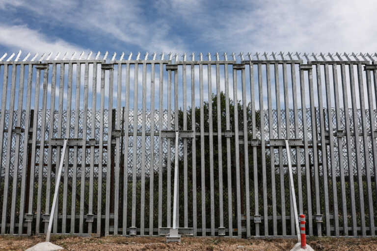 ΝΔ κατά Βελόπουλου: «Υιοθετεί και διασπείρει fake news για τον φράχτη στον Έβρο»