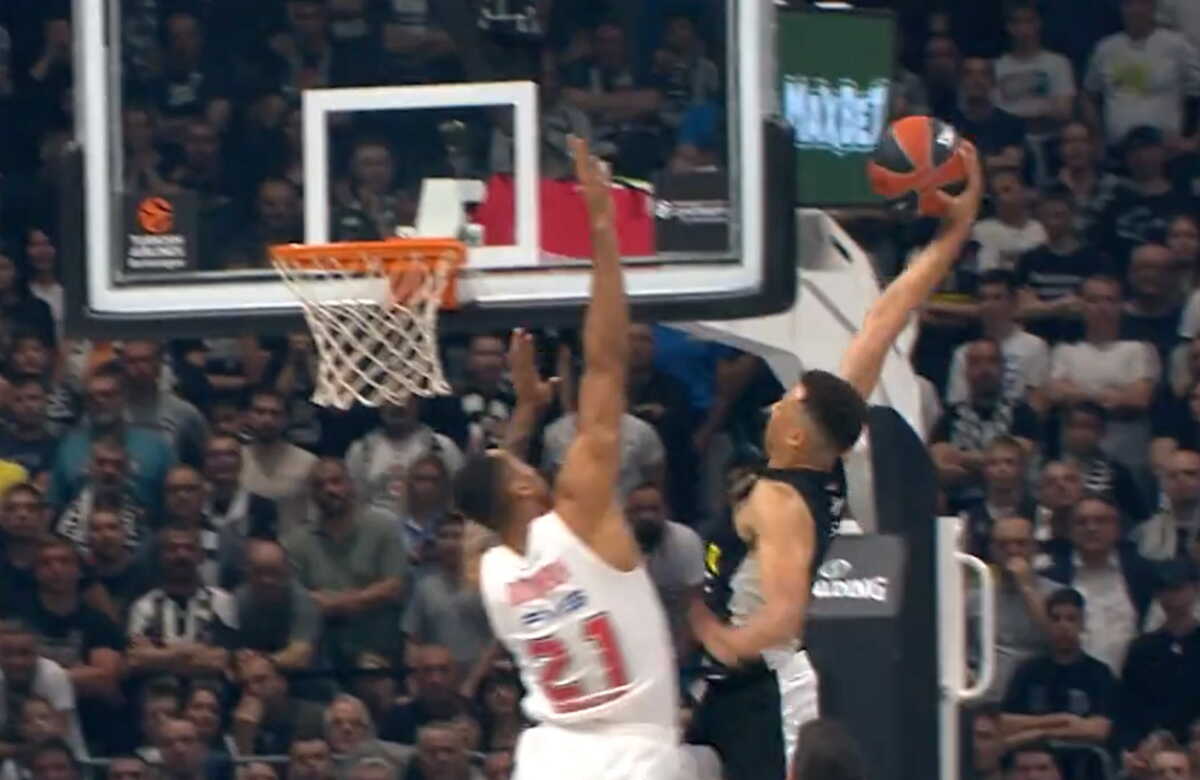 Euroleague: Το κάρφωμα του Έξουμ κόντρα στον Ολυμπιακό ψηφίστηκε η καλύτερη φάση της σεζόν