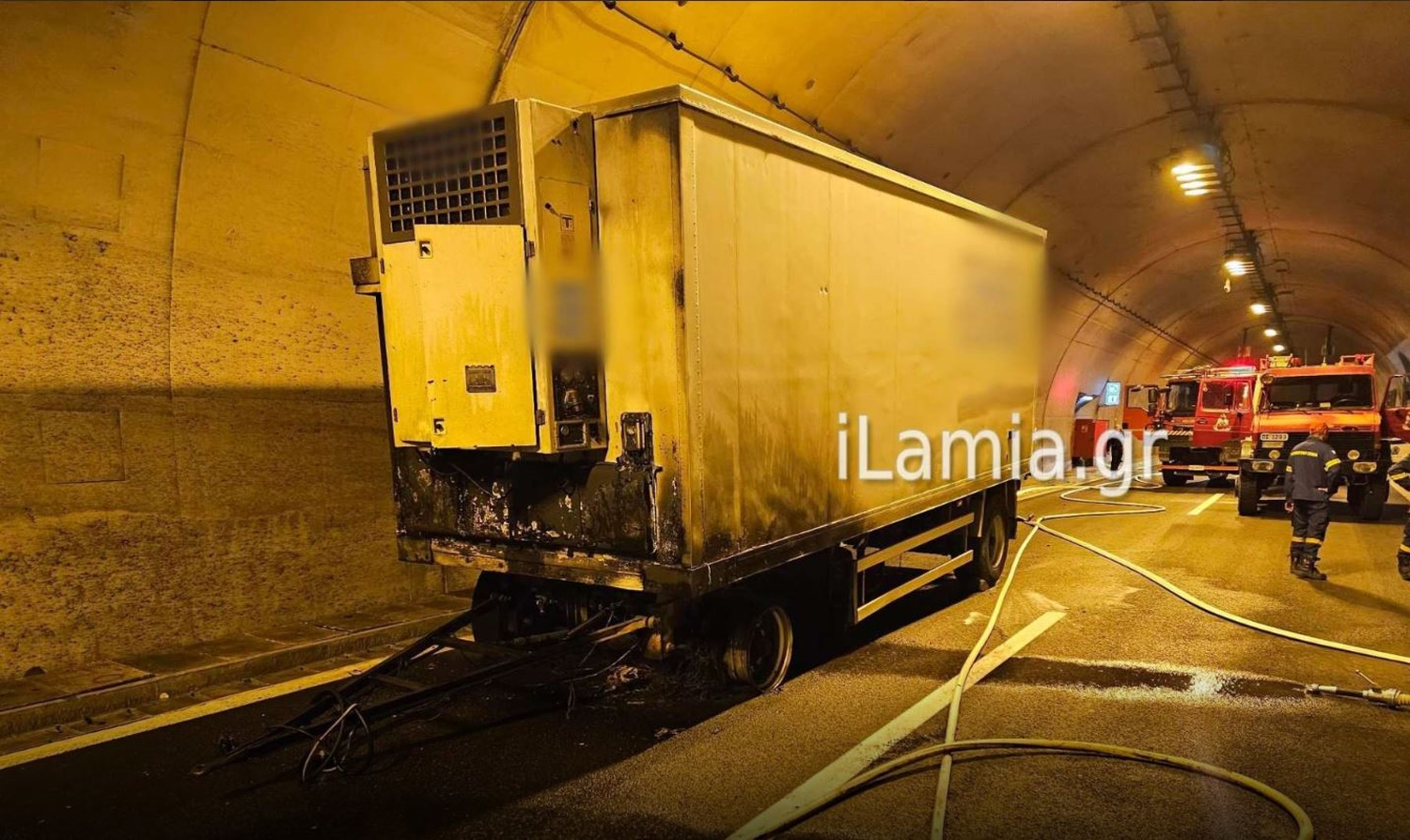 Φωτιά σε νταλίκα στο τούνελ μεταξύ Καμένων Βούρλων και Αγίου Κωνσταντίνου στην Εθνική Οδό Αθηνών – Λαμίας