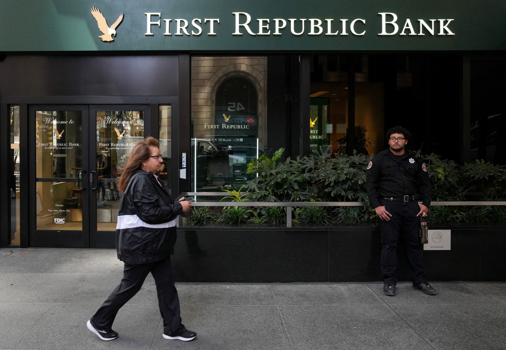 ΗΠΑ: Κατέρρευσε η τράπεζα First Republic Bank – Στην JPMorgan οι καταθέσεις
