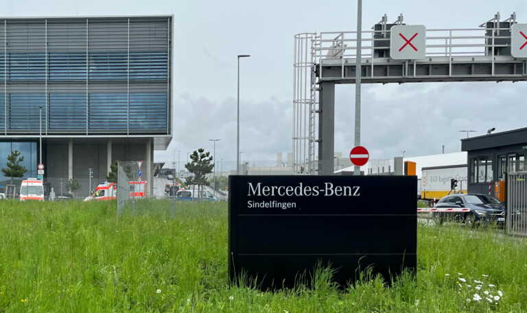 Δύο οι νεκροί από τους πυροβολισμούς σε εργοστάσιο της Mercedes στη Γερμανία - Εξωτερικός συνεργάτης ο δράστης