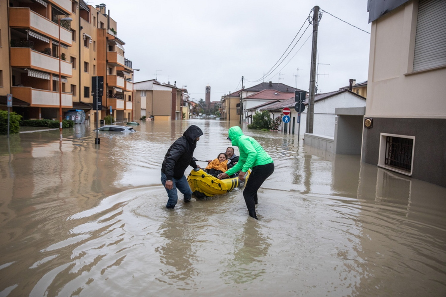 epa10633216 A citizen with an inflatable kayak goes back and forth between the flooded houses to bring some people stuck in the house to dry land, in Cesena, Italy, 17 May 2023. A fresh wave of torrential rain is battering Italy, especially the northeastern region of Emilia-Romagna and other parts of the Adriatic coast.  EPA