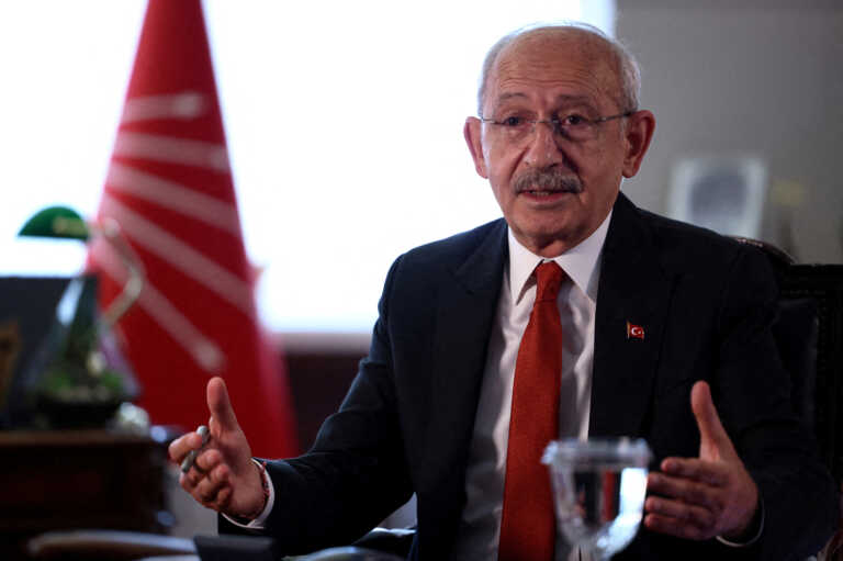 Ο Κιλιτσντάρογλου κατηγορεί τις τουρκικές αρχές πως του απαγόρευσαν προεκλογικά sms