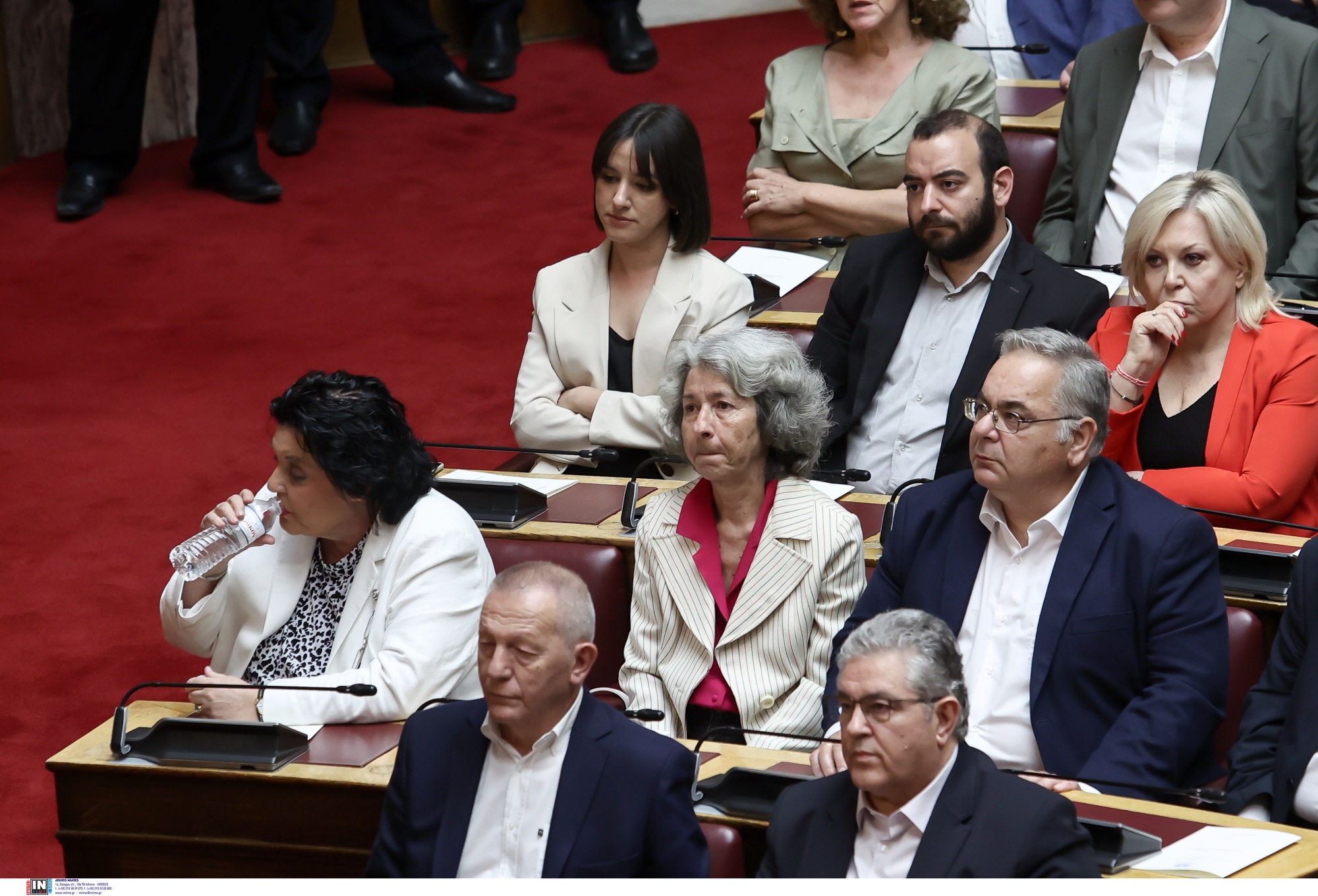 Η Βουλή της μιας μέρας, η πρώτη χωρίς Καραμανλή και Παπαρήγα – Οι μεγάλοι απόντες της ορκωμοσίας