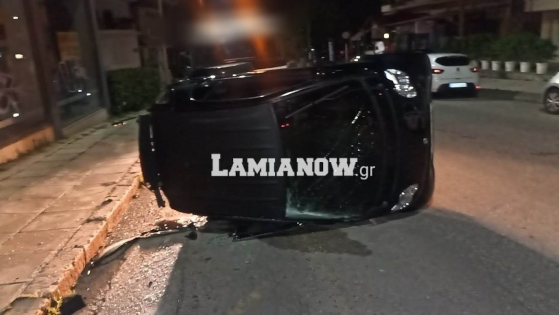 Λαμία: Τροχαίο σε κεντρικό δρόμο – Αυτοκίνητο έφερε τούμπες