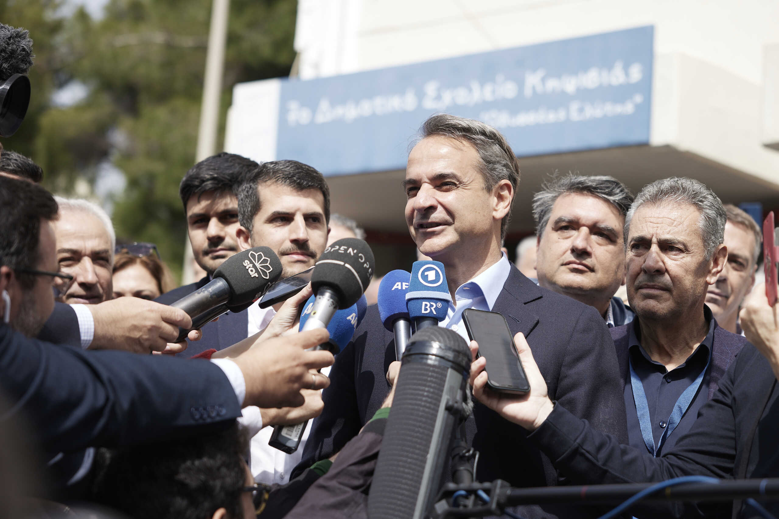 Εκλογές 2023 – Μητσοτάκης: Απρόοπτο πριν τις δηλώσεις του – «Κάτσε κάτω!»