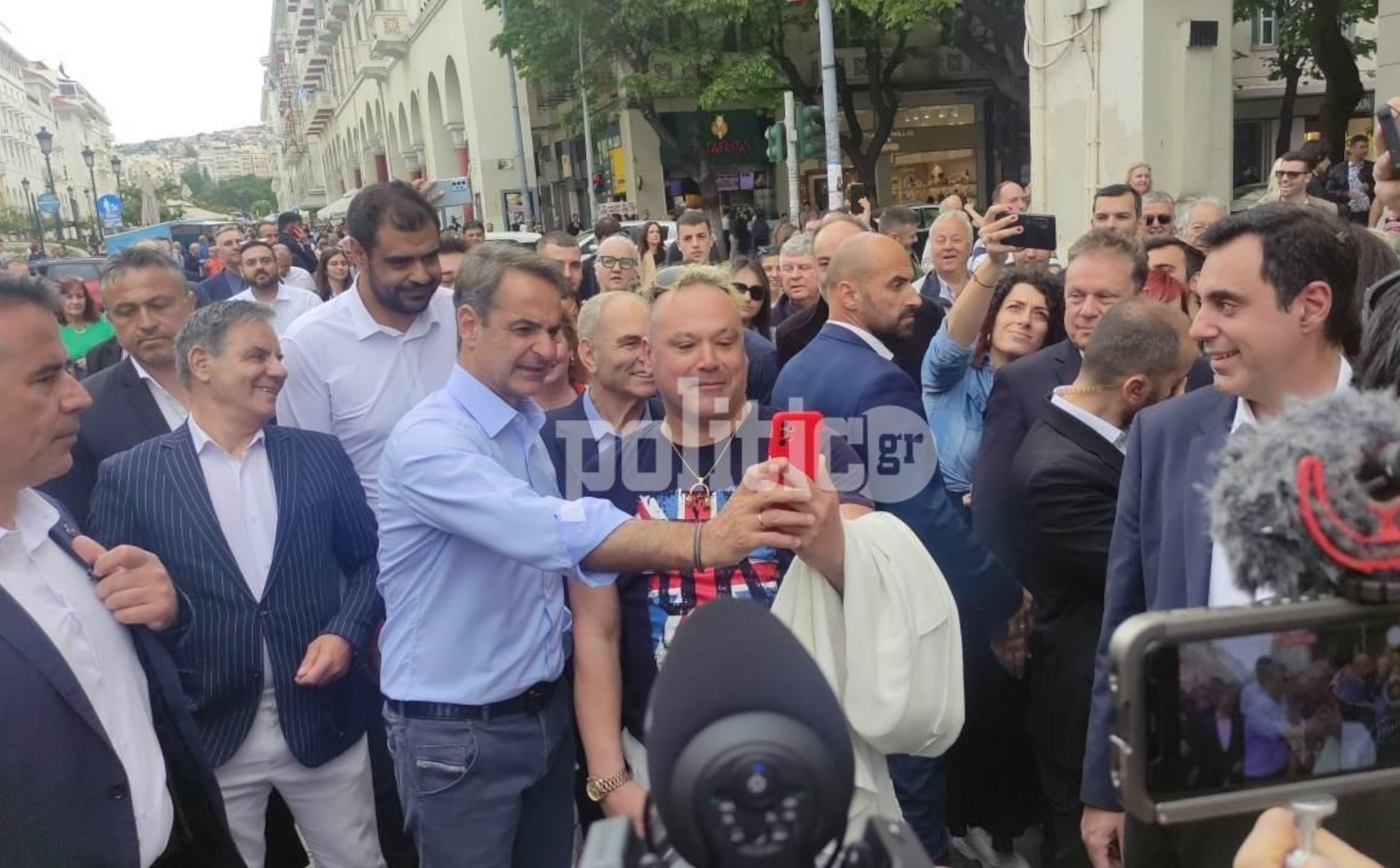 Εκλογές 2023: «Τρελαμένος» οπαδός του Κυριάκου Μητσοτάκη – «Θα πεθάνω απ’ τη χαρά μου»