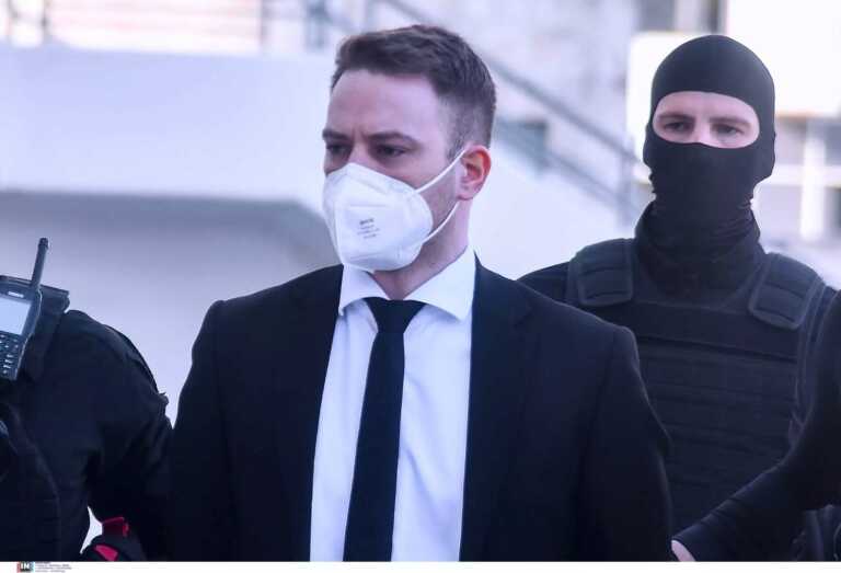Ο Μπάμπης Αναγνωστόπουλος παραιτήθηκε από τη δίκη του και δεν θα δώσει Πανελλήνιες