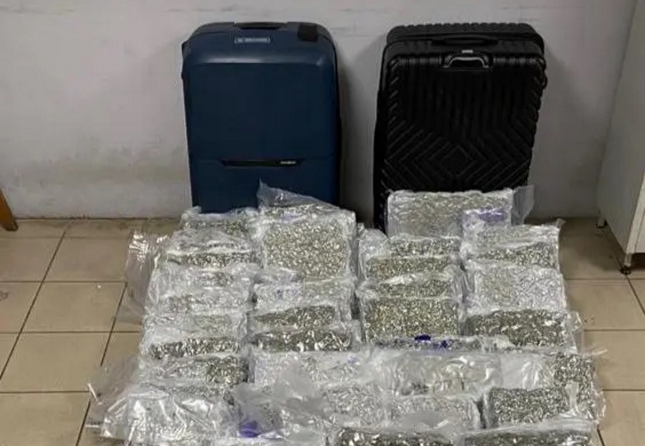 Τους έπιασαν με πάνω από 42 κιλά κάνναβης στις βαλίτσες – Ξεσκεπάστηκε μεγάλο κύκλωμα ναρκωτικών