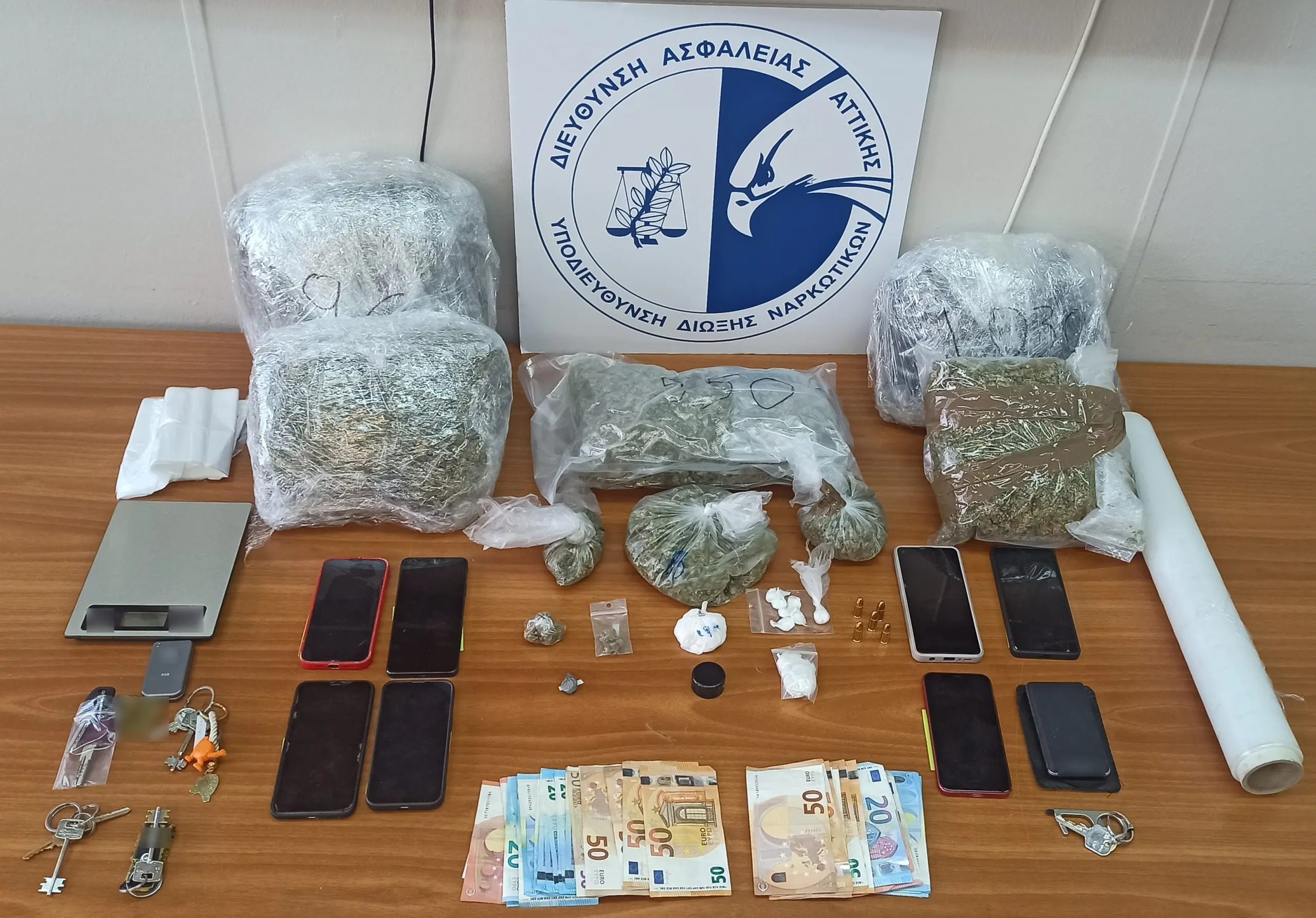 Συνελήφθησαν έξι άτομα για διακίνηση κοκαΐνης και κάνναβης στην Αθήνα και τον Ωρωπό