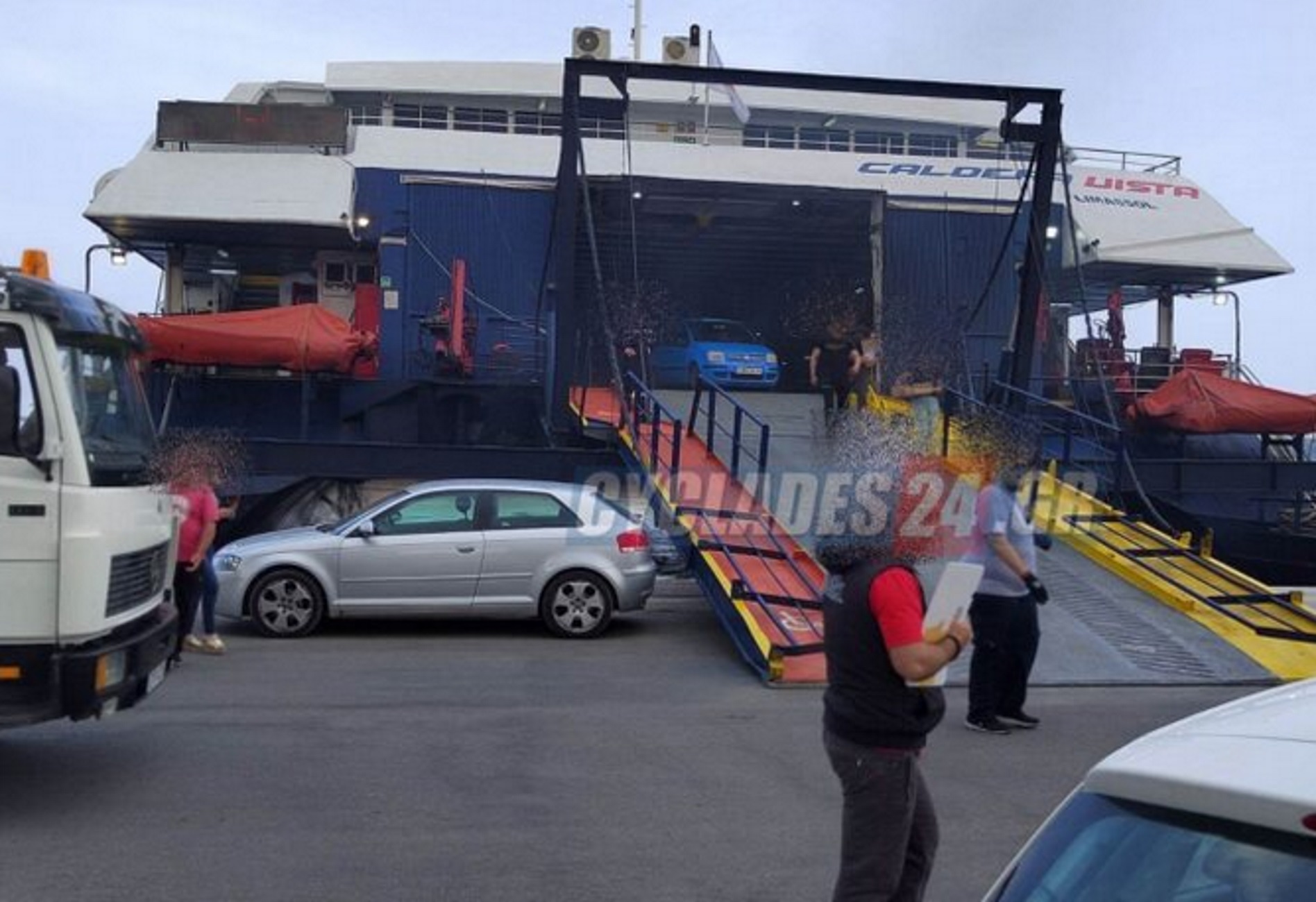Σύρος: Το παράνομο παρκάρισμα που καθυστέρησε πλοίο να δέσει στο λιμάνι της Ερμούπολης