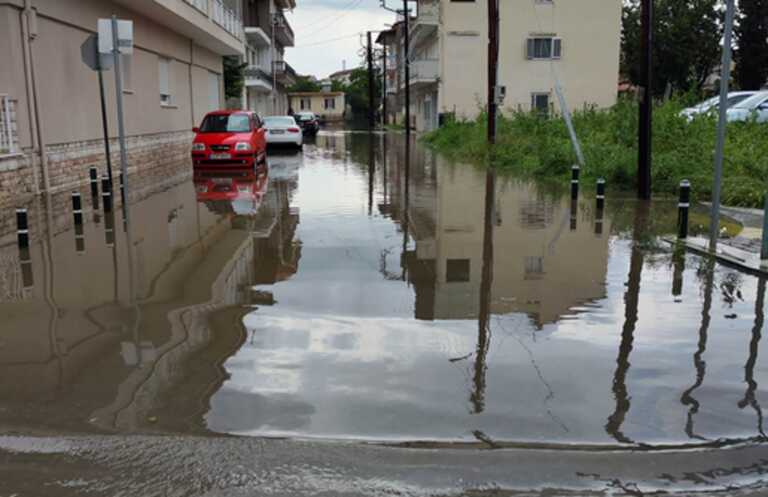 Πλημμύρες στην Πτολεμαϊδα από καταιγίδα και σφοδρή χαλαζόπτωση - Άνοιξαν οι ουρανοί το μεσημέρι