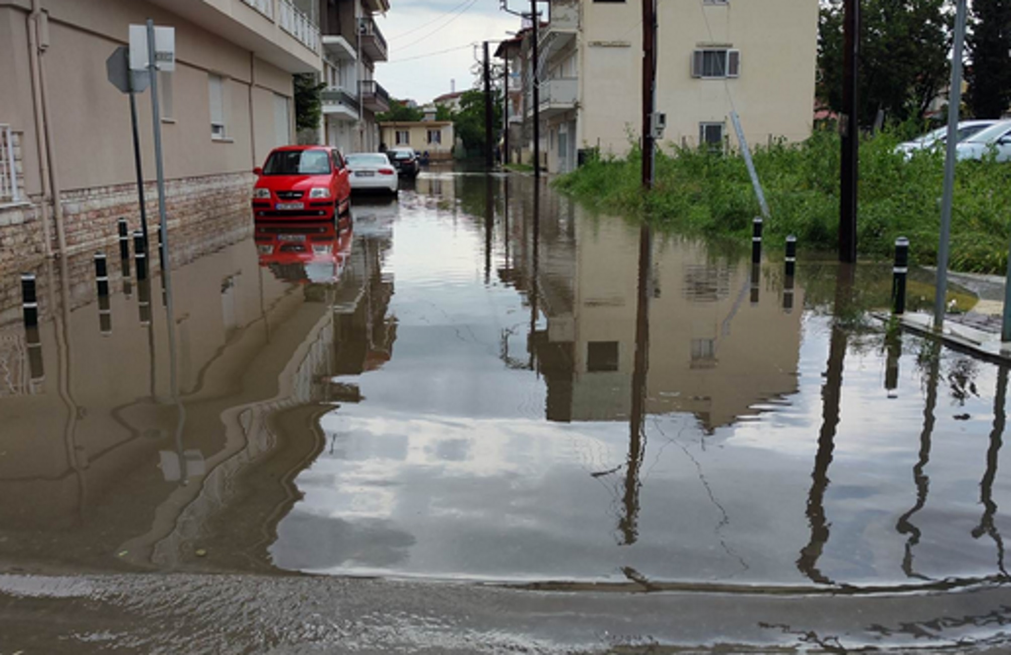 Πτολεμαϊδα: Χαλαζόπτωση και σφοδρή καταιγίδα – Δείτε εικόνες από τις πλημμύρες