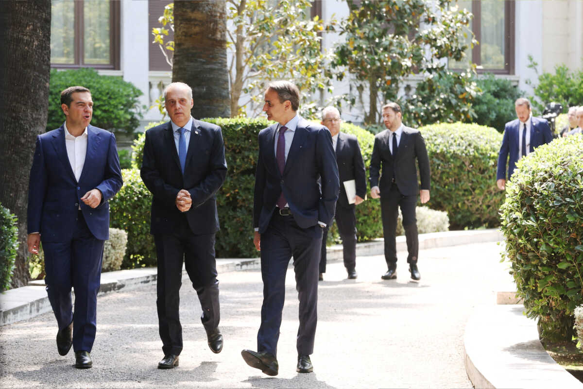 Outgoing Prime Minister Kyriakos Mitsotakis, Greek leftish Syriza party leader Alexis Tsipras and leader of far-right Elliniki Lysi (Hellenic Solution) party Kyriakos Velopoulos exit the Presidential Palace after a meeting with Greek President Katerina Sakellaropoulou after the general election in Athens, Greece, May 24, 2023. REUTERS