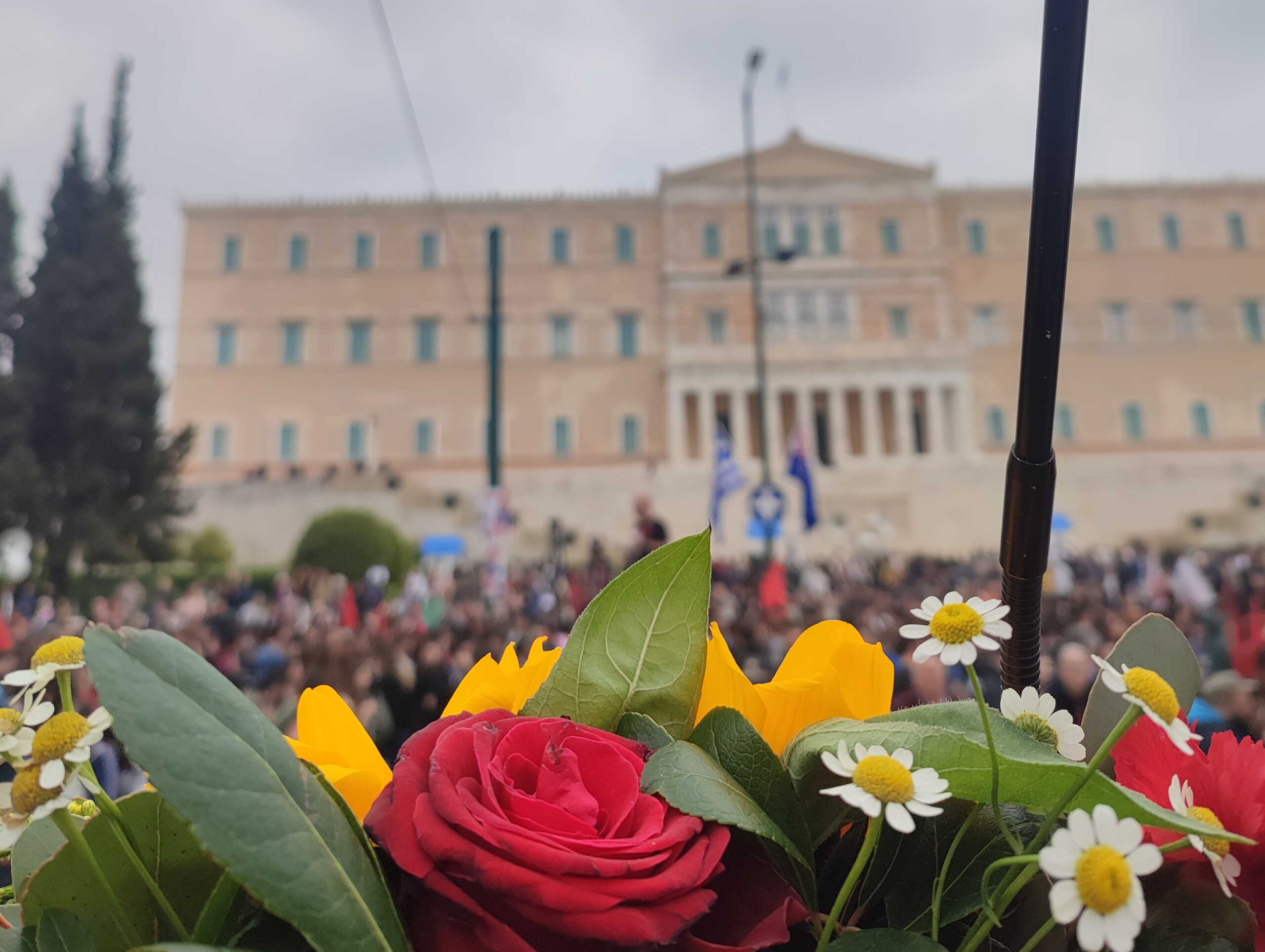 Εργατική Πρωτομαγιά 2023: Μεγάλες οι απεργιακές συγκεντρώσεις στην Αθήνα – Λαοθάλασσα στο Σύνταγμα