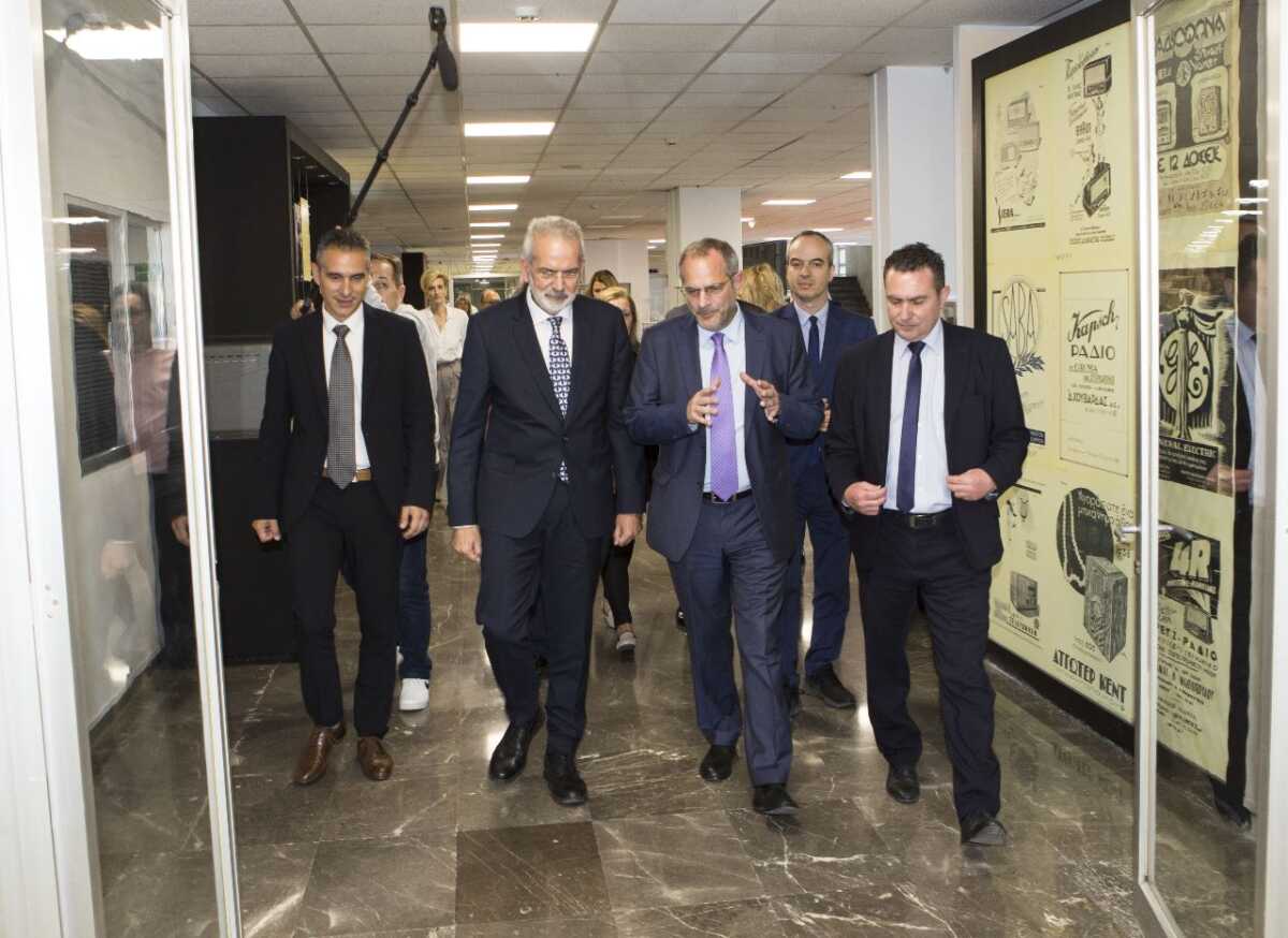 Ο πρωθυπουργός Ιωάννης Σαρμάς επισκέφτηκε το Ραδιομέγαρο της ΕΡΤ