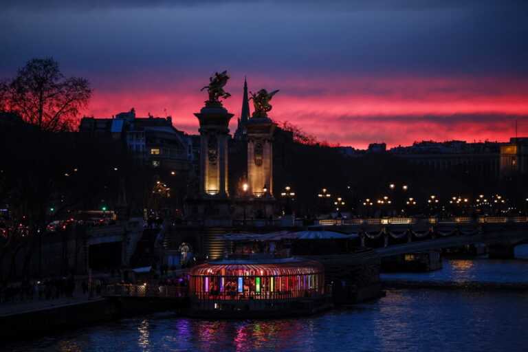 Παρίσι: Το όνομα του Βαλερί Ζισκάρ ντ Εστεν έχει από σήμερα μία από τις αποβάθρες του Σηκουάνα