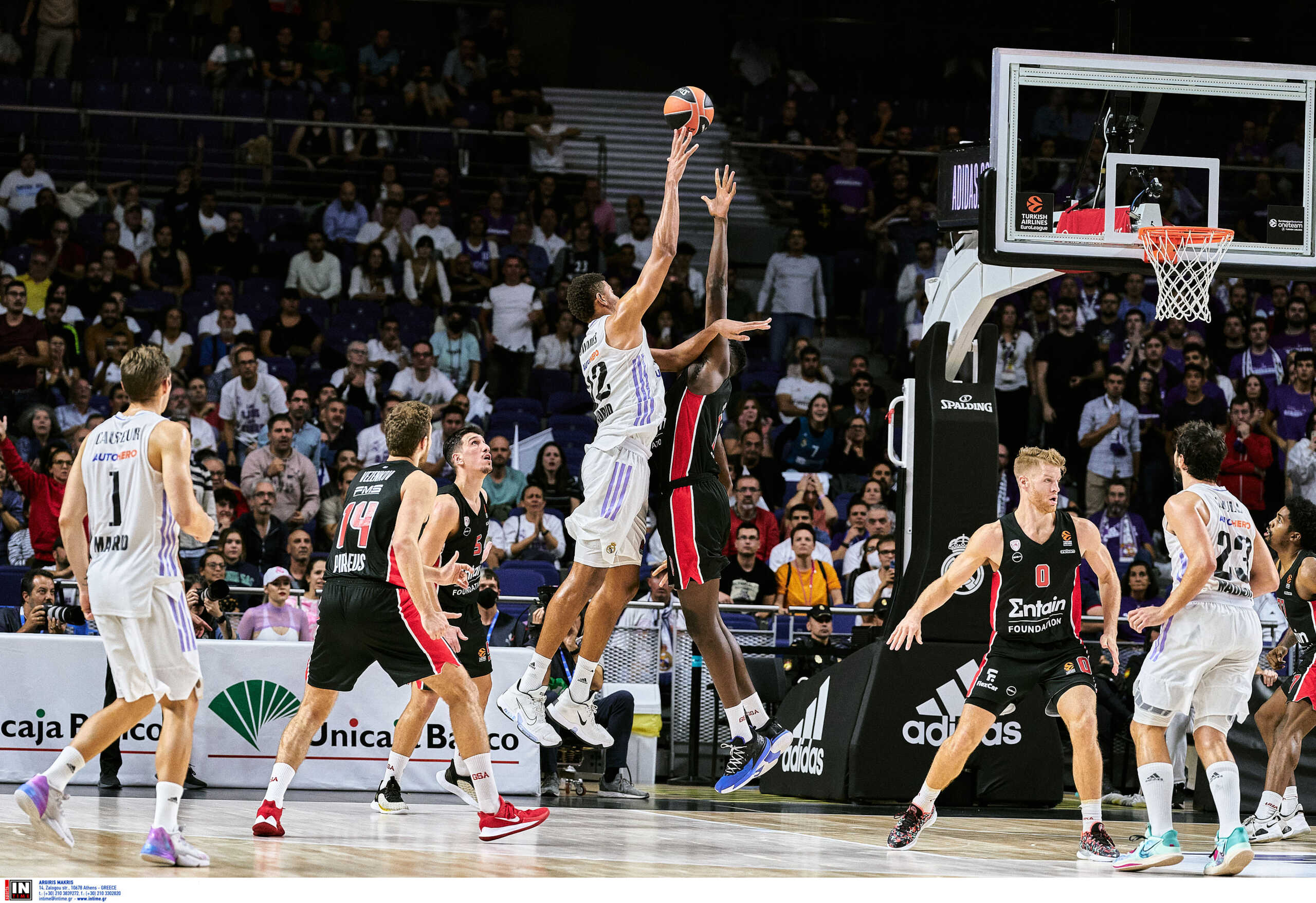 Euroleague: Κορυφαίος αμυντικός της σεζόν ο Έντισον Ταβάρες – Στη δεύτερη θέση ο Τόμας Γουόκαπ