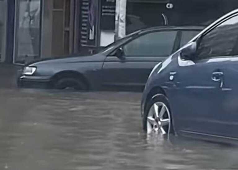 Βίντεο από την καταρρακτώδη βροχή στη Θεσσαλονίκη - Πλημμύρες και προβλήματα στο κέντρο της πόλης
