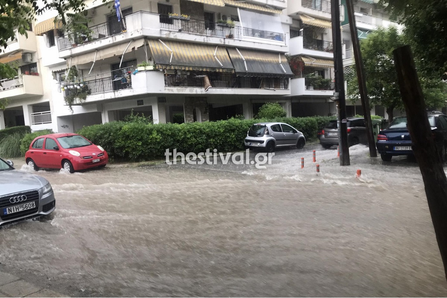 Θεσσαλονίκη: 60 κλήσεις δέχτηκε η Πυροσβεστική λόγω της έντονης βροχόπτωσης – Ποτάμια οι δρόμοι