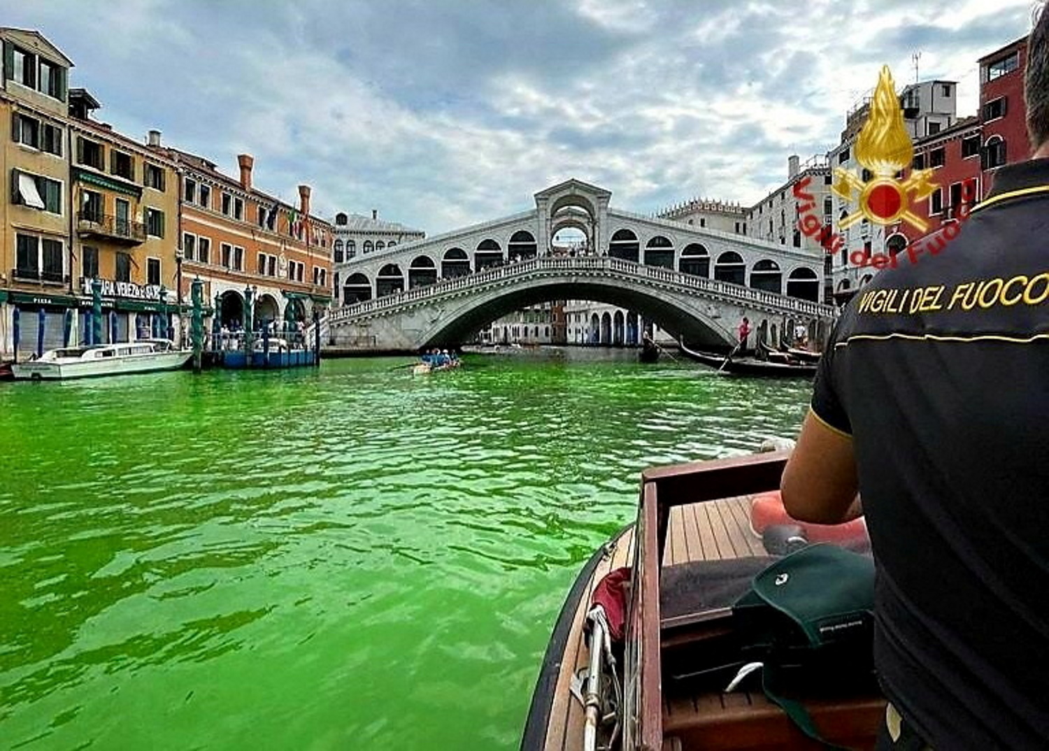 Βενετία: Τα νερά έγιναν πράσινα – Οι Αρχές ερευνούν το περιστατικό