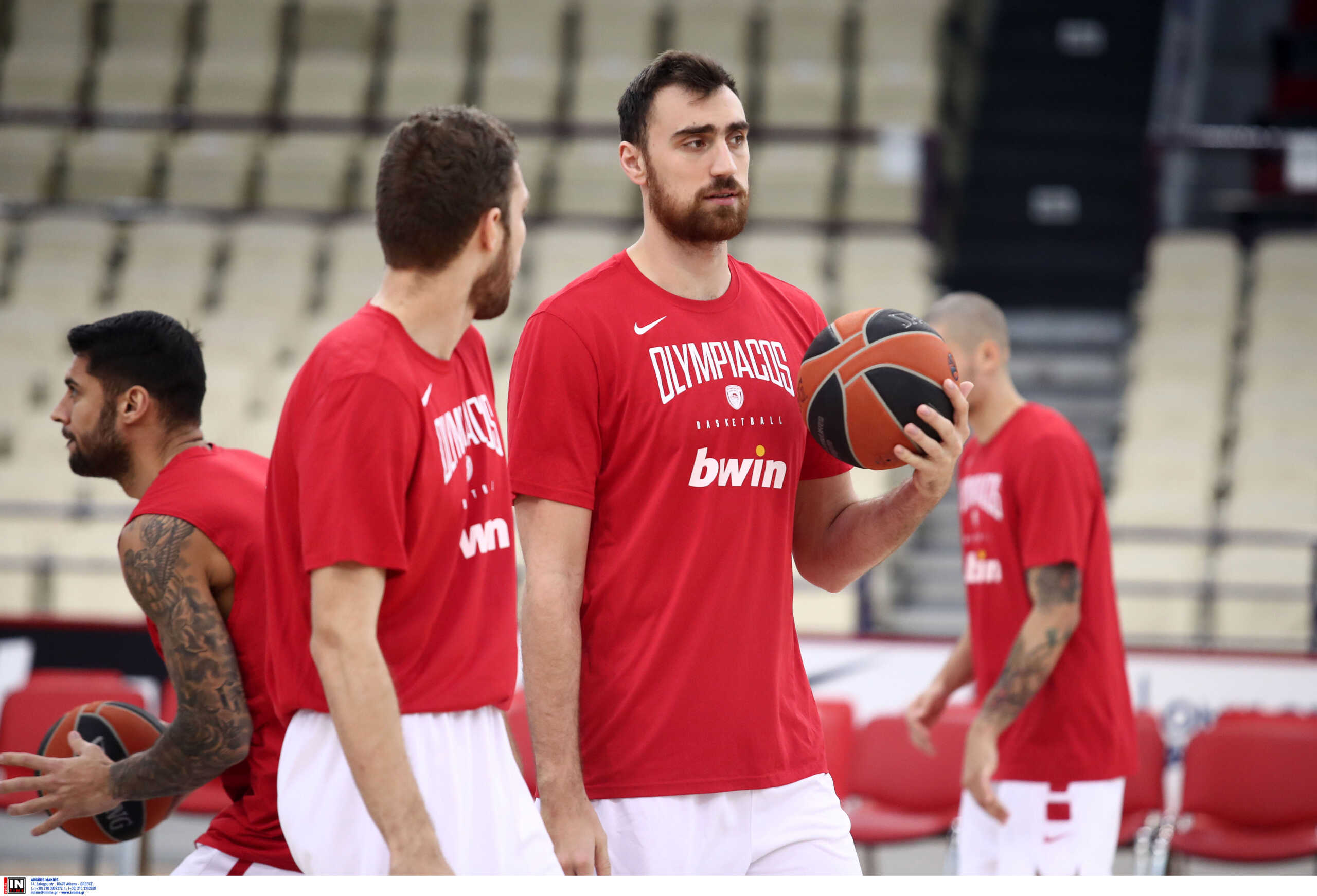 Ολυμπιακός: Η ερυθρόλευκη συνάντηση Μιλουτίνοφ – Βεζένκοφ
