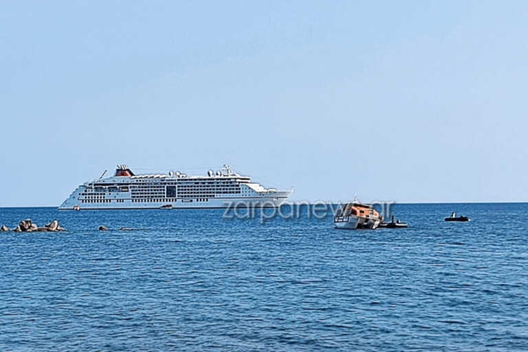 Βάρκα κρουαζιερόπλοιου έπεσε σε βράχια στο Ενετικό Λιμάνι στα Χανιά