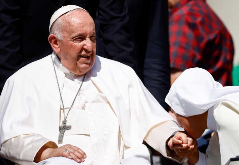 «Ο Πάπας Φραγκίσκος ξεκουράστηκε τη νύχτα και η κατάσταση της υγείας του είναι καλή», δήλωσαν οι γιατροί