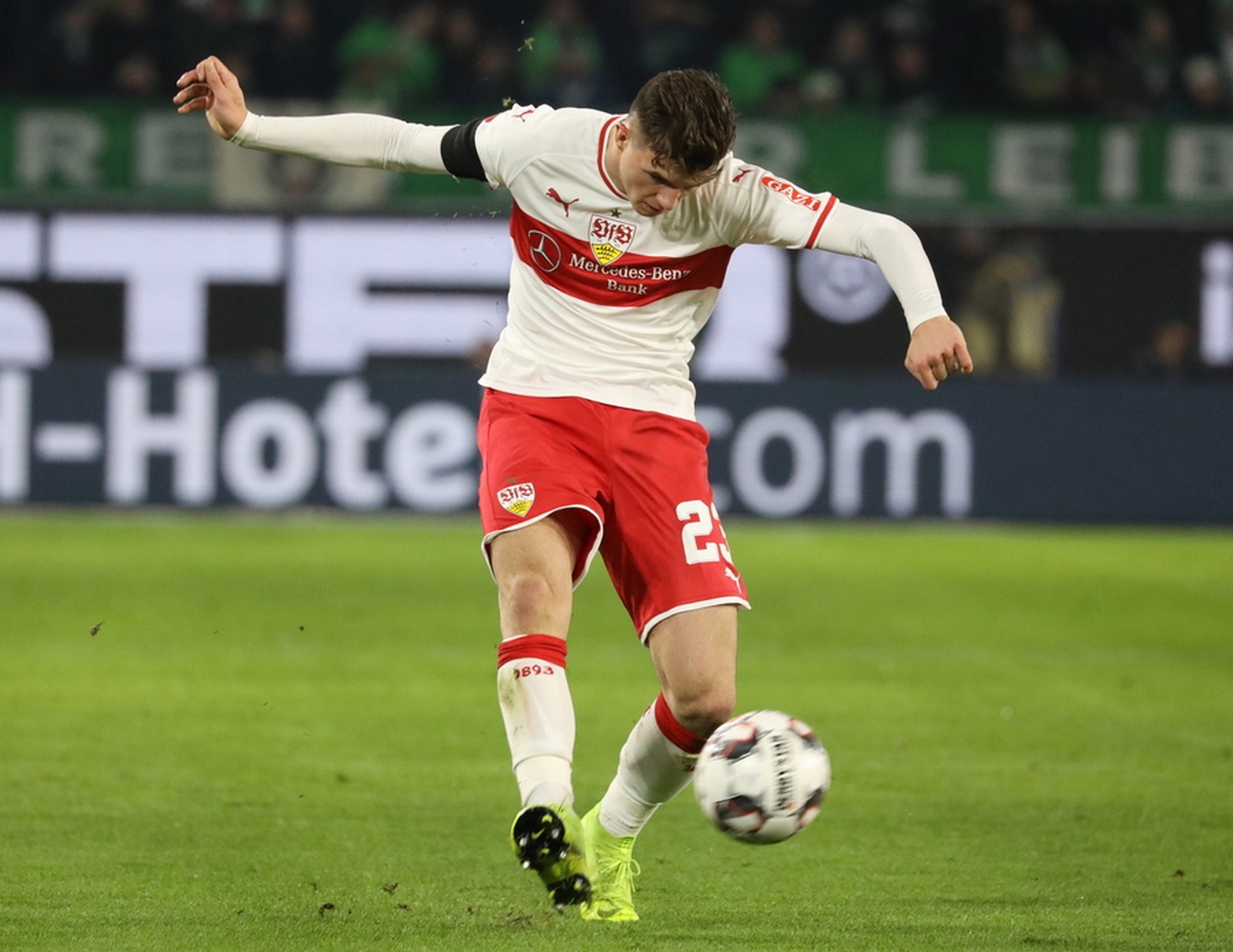 epa07239076 Stuttgart's Antonis Aidonis during the German Bundesliga soccer match between VfL Wolfsburg and VfB Stuttgart in Wolfsburg, Germany, 18 December 2018.  EPA