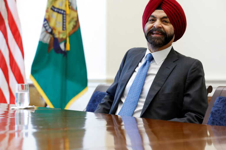 Έπιασε δουλειά ο νέος πρόεδρος της Παγκόσμιας Τράπεζας - Ποιος είναι ο Ινδοαμερικανός πρώην αφεντικό της Mastercard