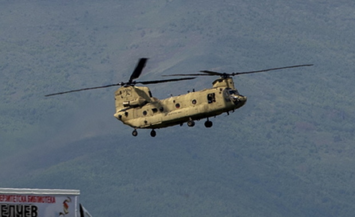 epa10643489 A CH-47 Chinook helicopter lands during the presentation of military vehicles and equipment Air