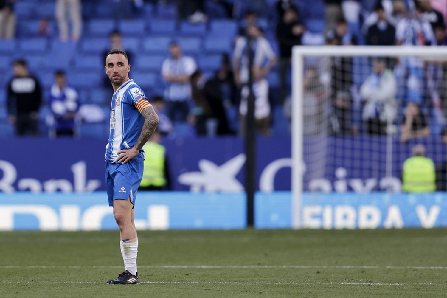 epa10565138 RCD Espanyol's Sergi Darder reacts during the Spanish LaLiga Santander soccer match between RCD Espanyol and Athletic Club, in Barcelona, Spain, 08 April 2023.  EPA
