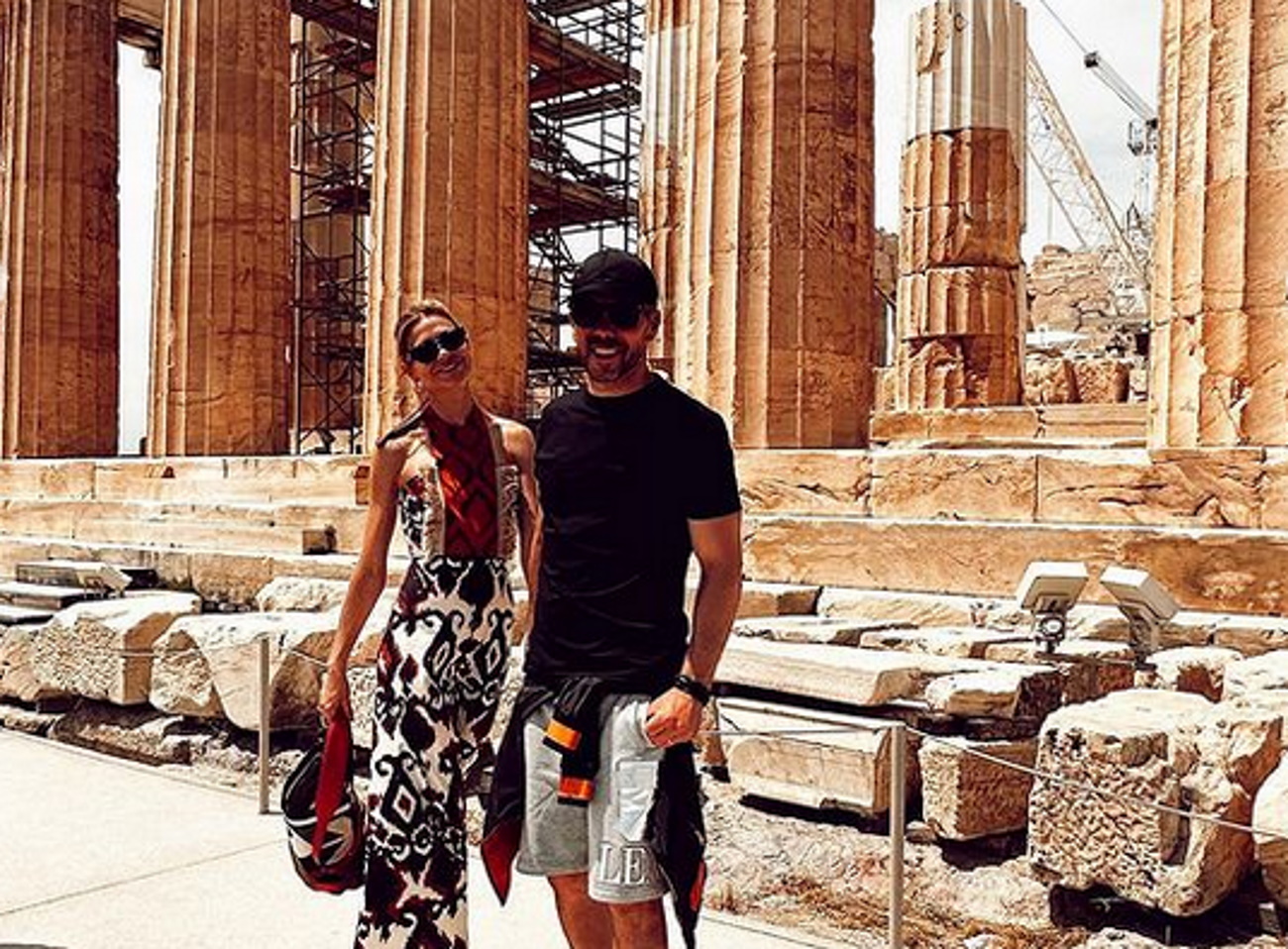Ντιέγκο Σιμεόνε: Για διακοπές στην Ελλάδα με τη σύζυγό του – Οι φωτογραφίες στον Παρθενώνα και η Μύκονος