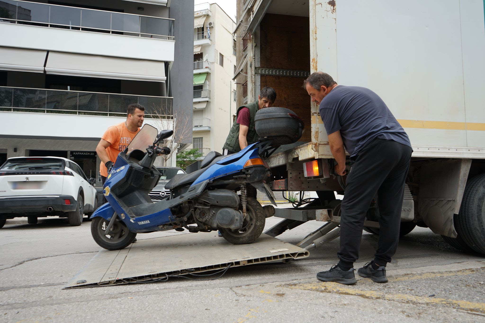 Θεσσαλονίκη: Επιχείρηση σκούπα για δίκυκλα που ήταν παρατημένα σε κεντρικούς δρόμους
