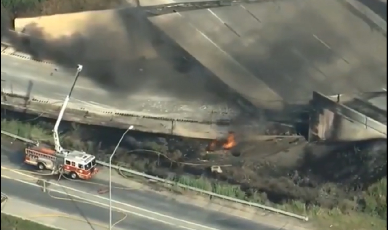 ΗΠΑ: Πύρινη κόλαση μετά από φωτιά σε βυτιοφόρο – Η έκρηξη προκάλεσε κατάρρευση γέφυρας