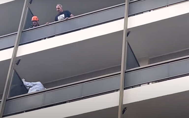 Αίσιο τέλος για τη γυναίκα που απειλούσε να πέσει από μπαλκόνι ξενοδοχείου στη Λάρισα - Πείστηκε μετά από διαπραγματεύσεις