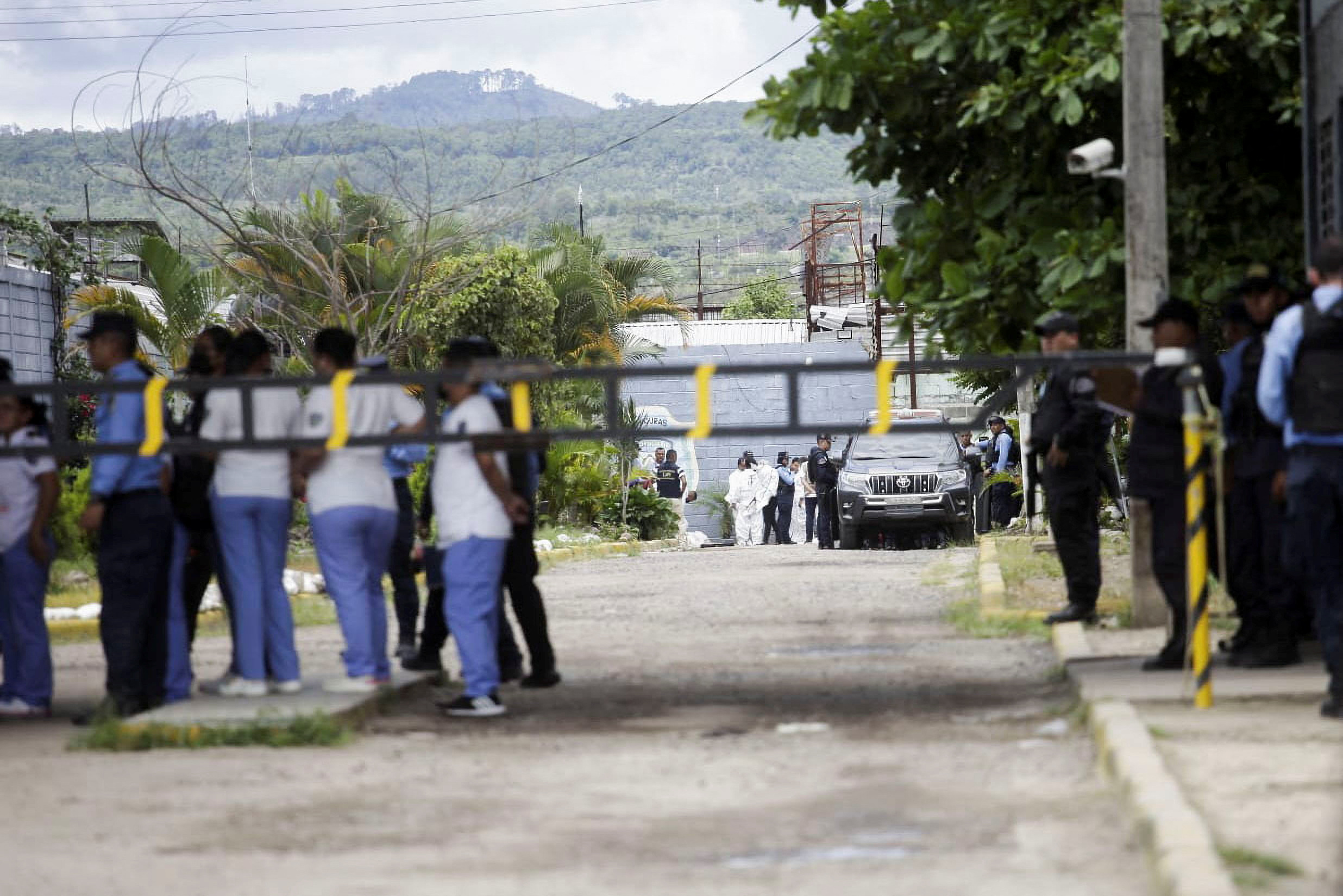 Forensic technicians work at the Centro Femenino de Adaptacion Social (CEFAS) women prison following deadly riot in Tamara, on the outskirts of Tegucigalpa, Honduras, June 20, 2023. REUTERS