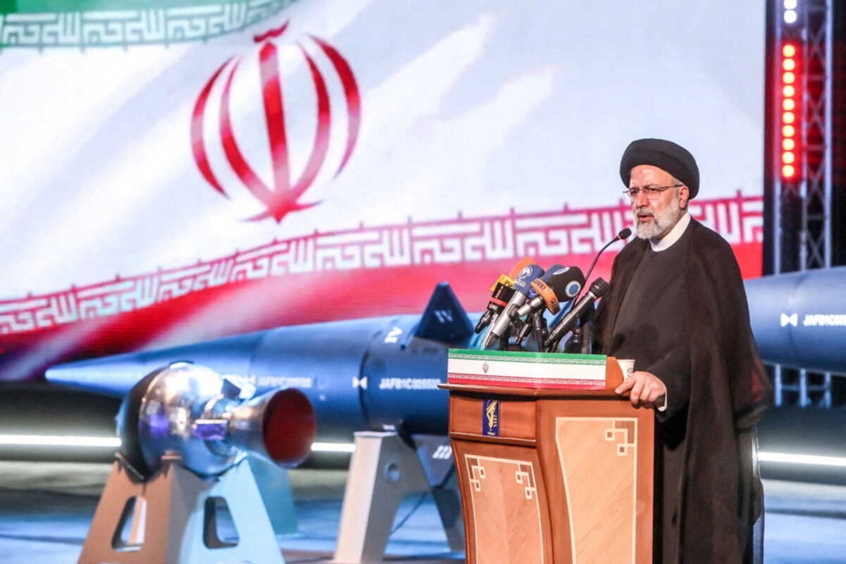 Ιράν: Αποκάλυψε τον πρώτο του υπερηχητικό βαλλιστικό πύραυλο δικής του κατασκευής