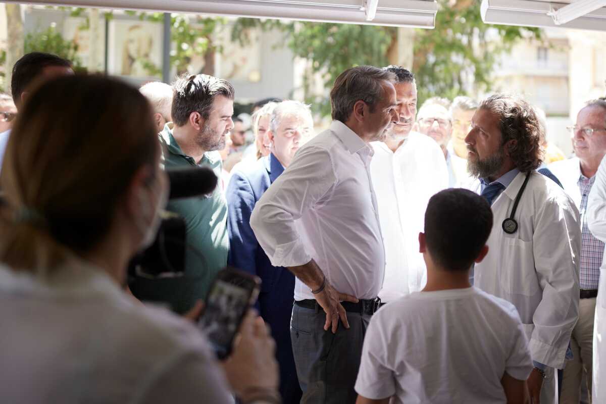 Εκλογές 2023 – Κυριάκος Μητσοτάκης: Επισκέφτηκε το Π.Φάληρο και μίλησε με καταστηματάρχες και περαστικούς
