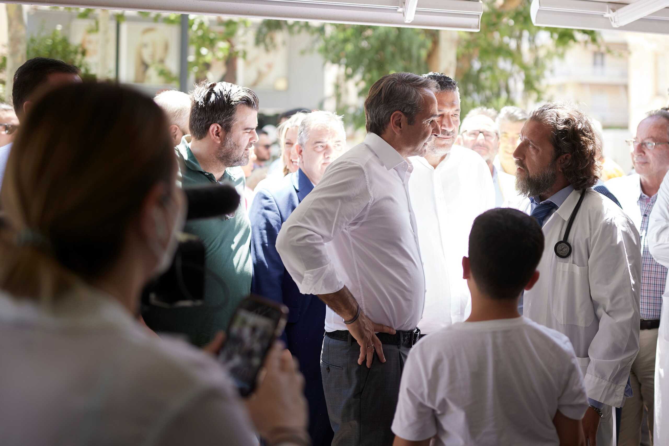 Εκλογές 2023 – Κυριάκος Μητσοτάκης: Επισκέφτηκε το Π.Φάληρο και μίλησε με καταστηματάρχες και περαστικούς