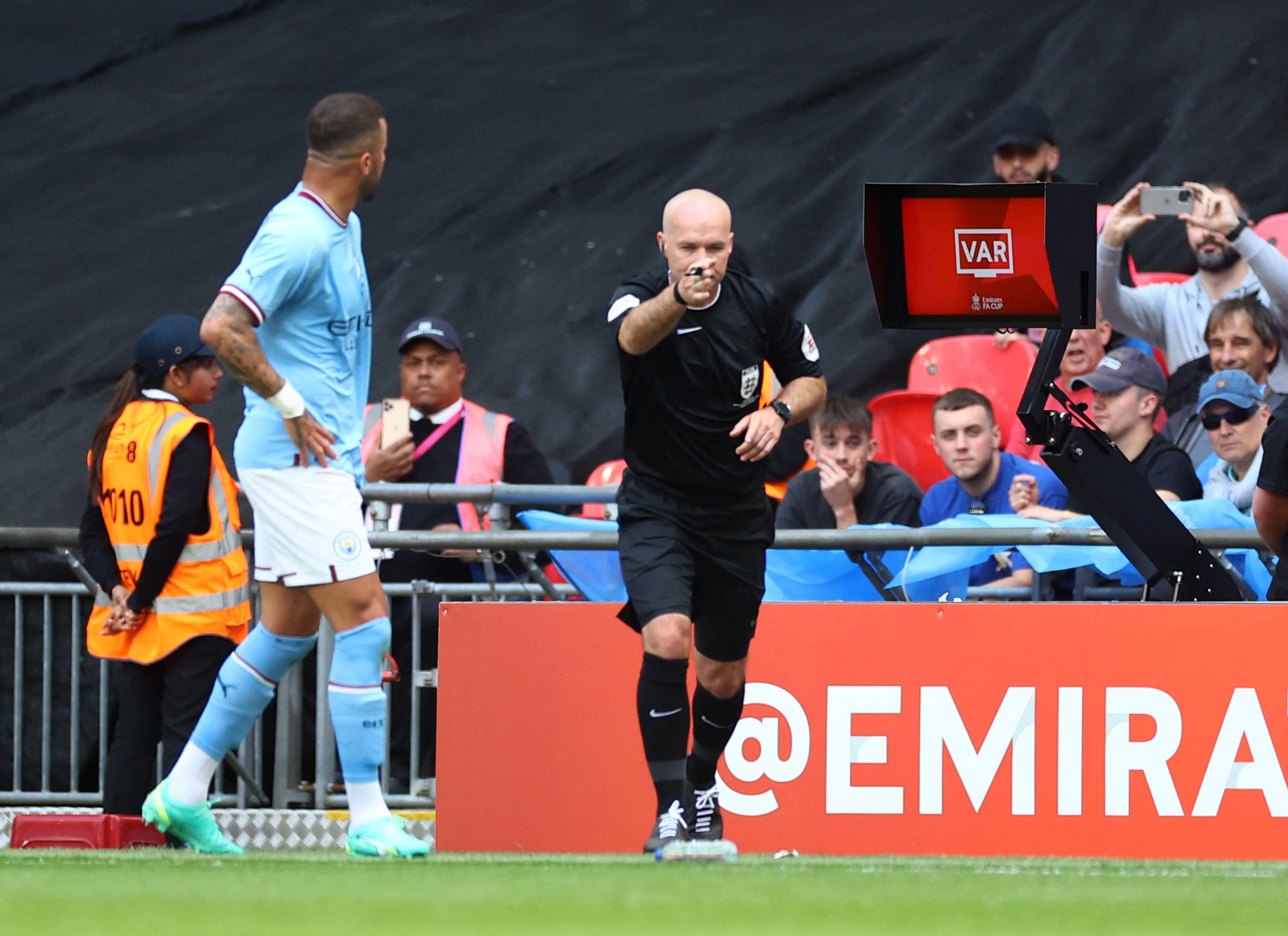 Soccer Football - FA Cup Final - Manchester City v Manchester United - Wembley Stadium, London, Britain - June 3, 2023 Referee Paul Tierney awards a penalty to Manchester United after a VAR review REUTERS