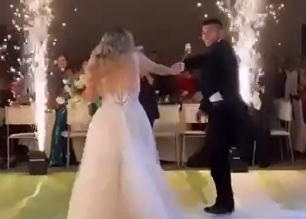 Ο Ορμπελίν Πινέδα χόρεψε στους ρυθμούς του «Forza ΑΕΚΑΡΑ» στον γάμο του