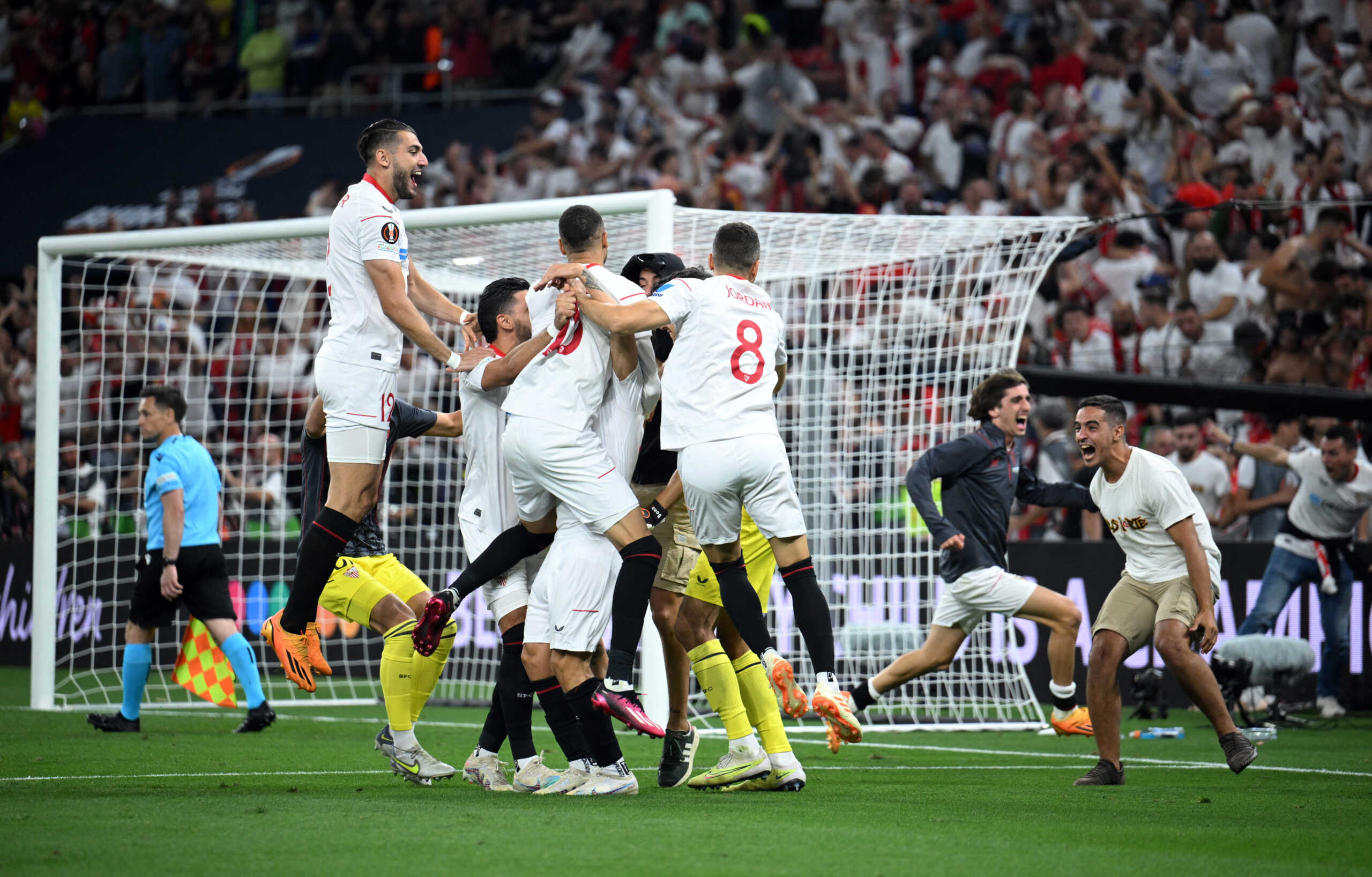 Soccer Football - Europa League - Final - Sevilla v AS Roma - Puskas Arena, Budapest, Hungary - June 1, 2023 Sevilla players celebrate after winning the Europa League REUTERS
