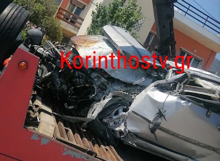 Αυτοκίνητο «καρφώθηκε» σε μάντρα σπιτιού στο Ξυλόκαστρο - Σκοτώθηκε επί τόπου ο οδηγός
