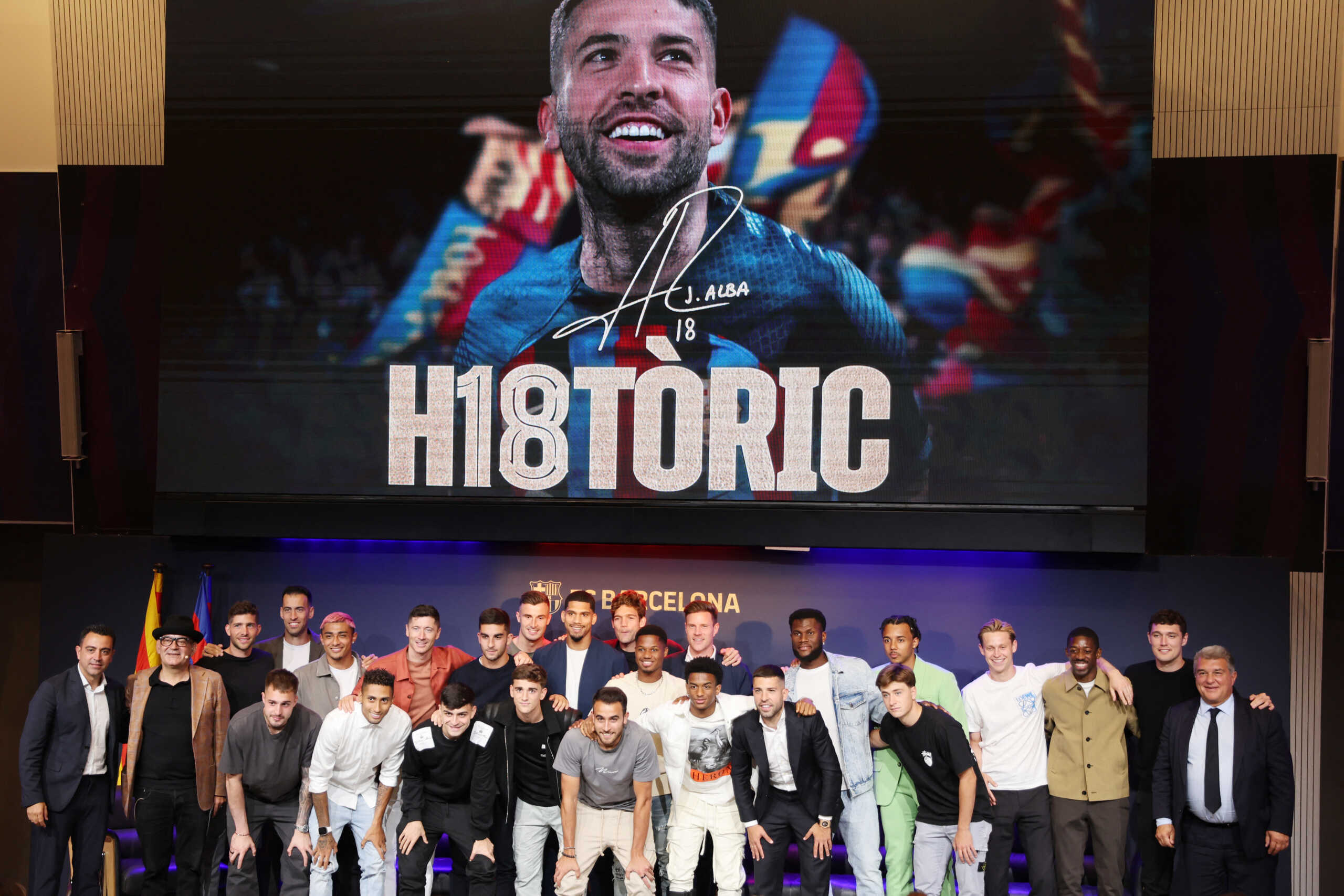 Soccer Football - FC Barcelona host a farewell event for Jordi Alba - Camp Nou, Barcelona, Spain - June 1, 2023 FC Barcelona players and coach Xavi pose with Jordi Alba during the farewell event REUTERS