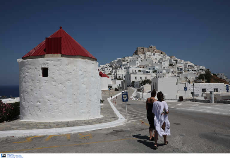 Αυτό είναι το ελληνικό νησί - έκπληξη που προτείνει ως κορυφαίο για φέτος η βρετανική εφημερίδα Observer