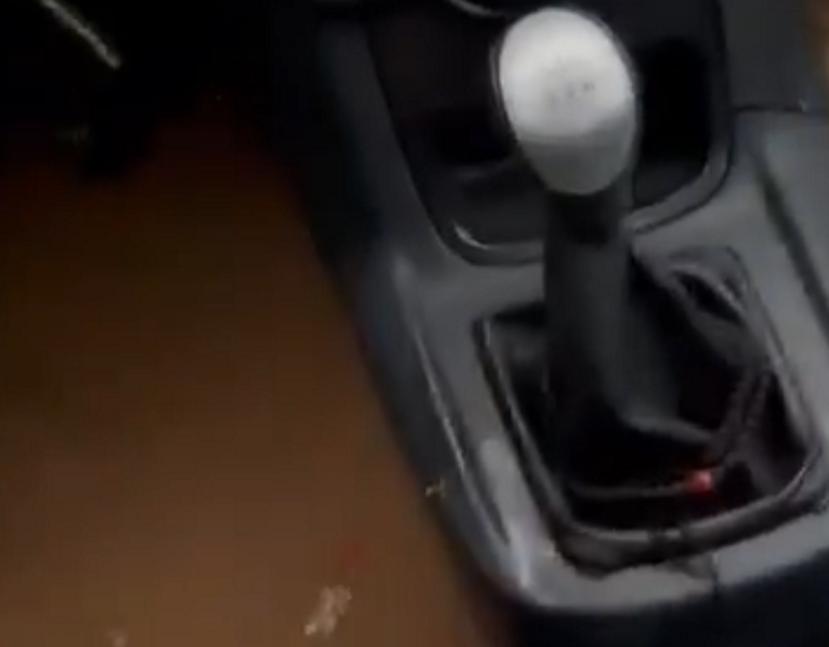 Καιρός – Χαλκιδική: Τρομακτικό βίντεο με τη στιγμή που χείμαρρος μπαίνει σε εν κινήσει αυτοκίνητο