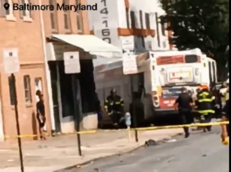 Λεωφορείο έπεσε πάνω σε κτίριο στη Βαλτιμόρη - Τουλάχιστον 17 τραυματίες