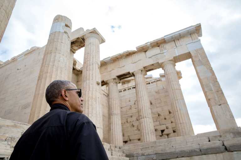 Μια νύχτα στο Μουσείο της Ακρόπολης για τον Μπαράκ Ομπάμα: «Γιατί δεν ζητάτε την 6η Καρυάτιδα;»
