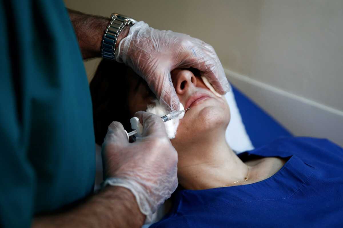 FILE PHOTO: A doctor injects Botox for a customer at his office in Athens, Greece December 12, 2017. Picture taken December 12, 2017 REUTERS